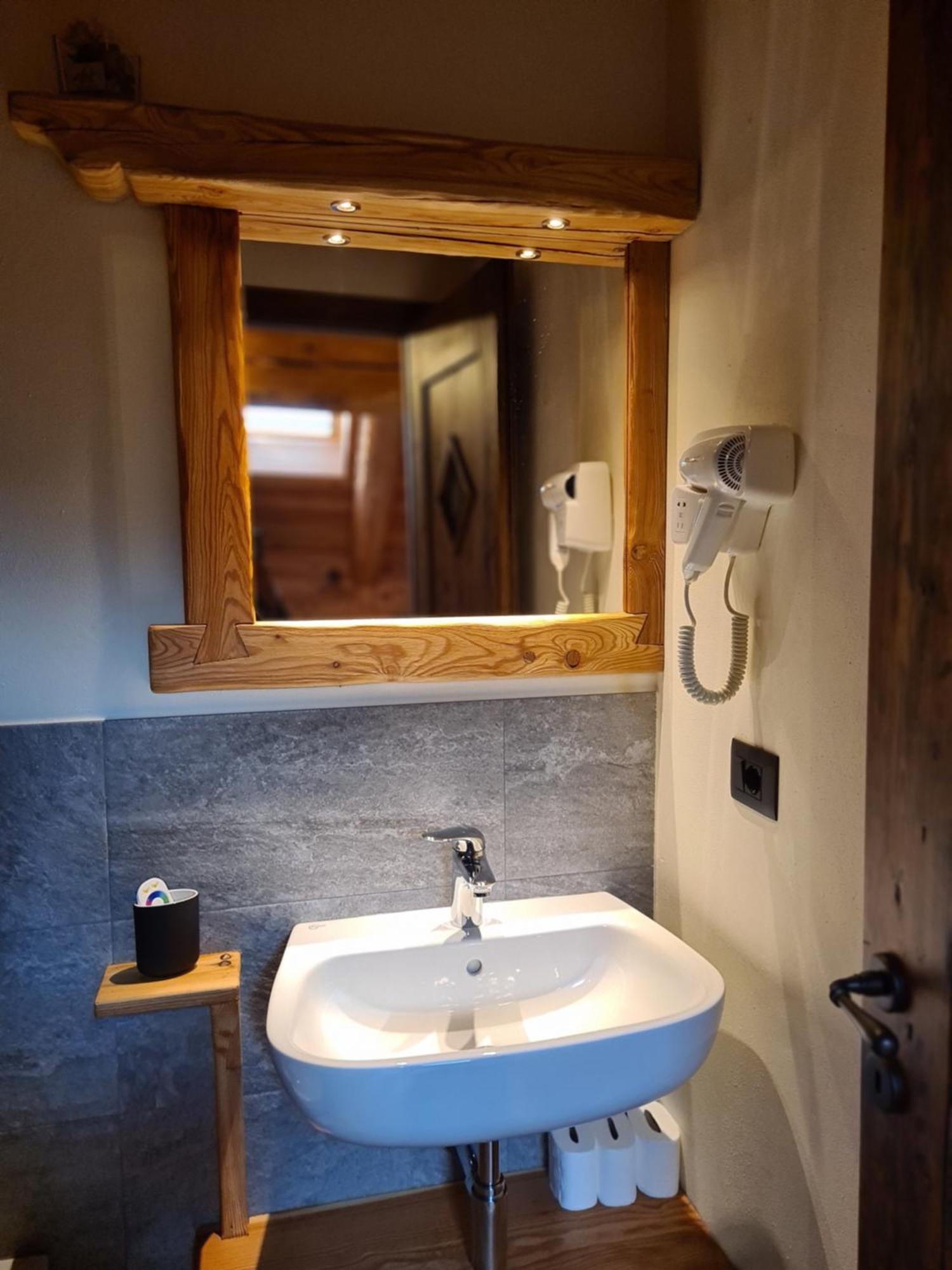 La Maison. Il Nido Dell'Aquila Bardonecchia Bagian luar foto